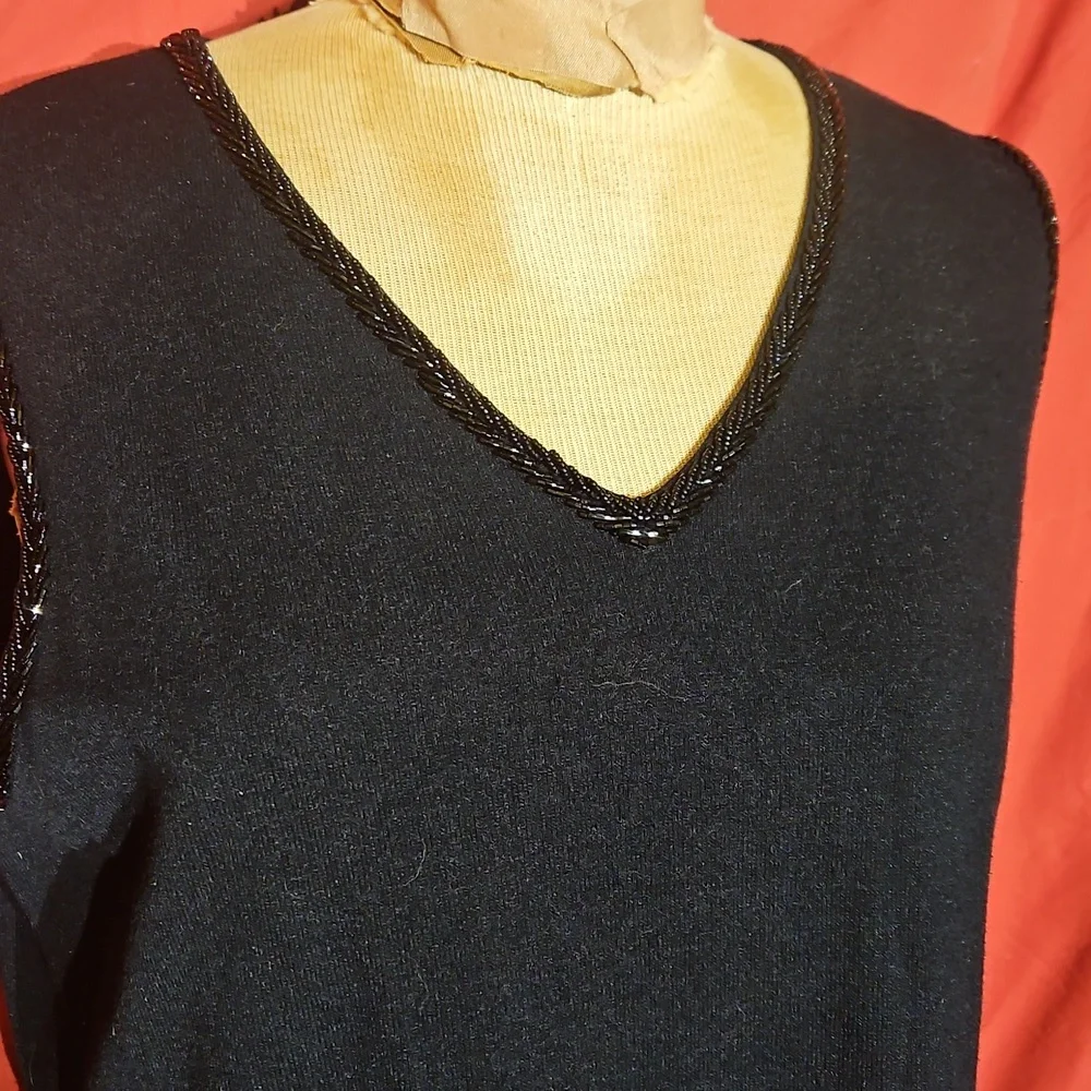 Jones New York Black Sleeveless V-neck Top With Beading Detail XL